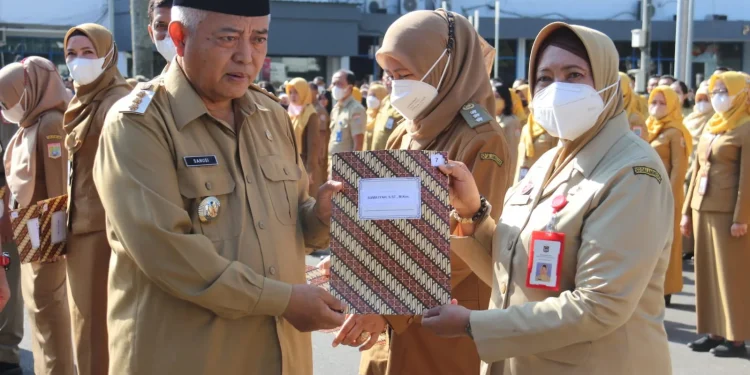 Bupati Malang serahkan SK Pensiun