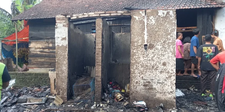 Dapur hangus terbakar