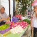 Deretan pedagang bunga tabur kebanjiran pembeli jelang Ramadan 2023. Foto/Azmy