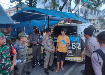 Satpol PP tindak penjual nasi goreng babi