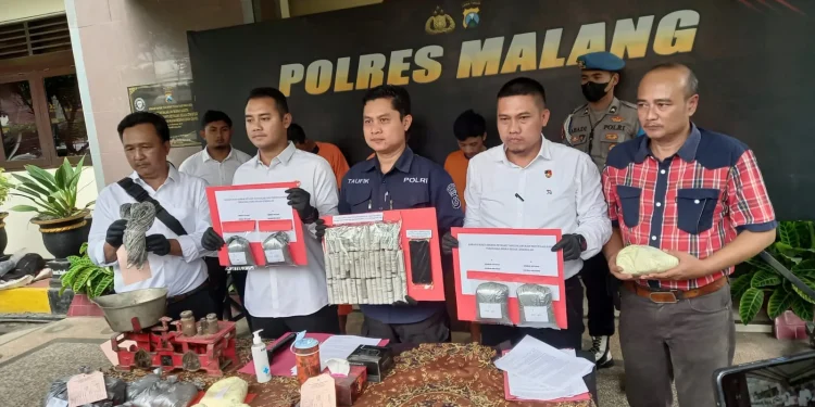 jual beli bubuk petasan, tindak pidana