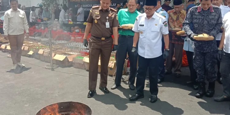 Wali Kota hadiri pemusnahan barang bukti hasil operasi pekat 2023