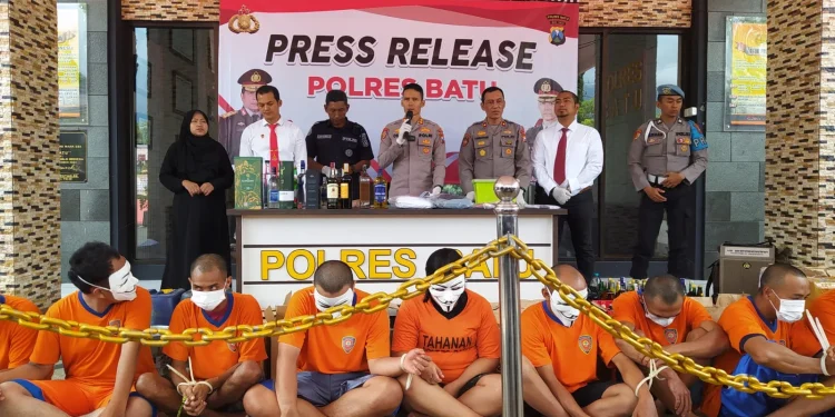 operasi pekat