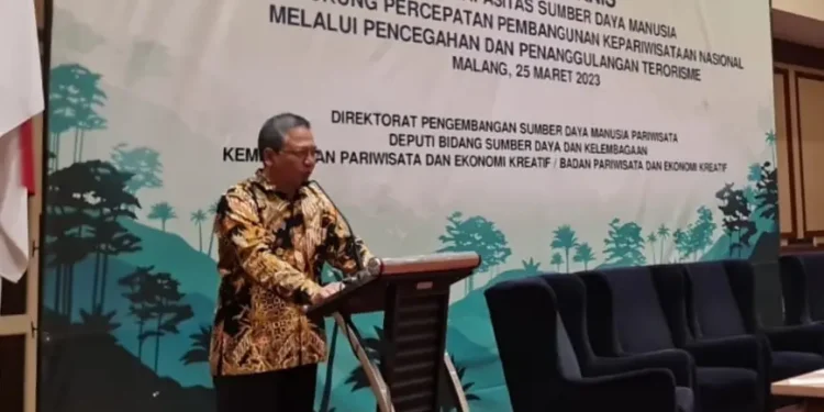 Analis Kebijakan Ahli Madya Kemenparekraf RI, Surana dalam bimtek peningkatan kapasitas sumber daya manusia untuk mendukung percepatan kepariwisataan nasional di Kota Malang.