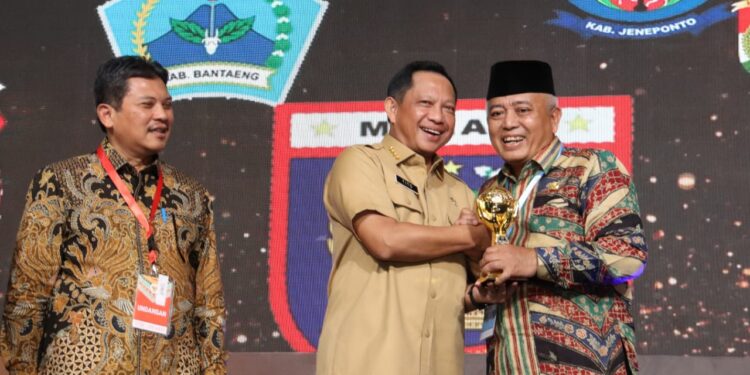 Bupati Malang, Sanusi bersama Menteri Dalam Negeri RI, Tito Karnavian.
