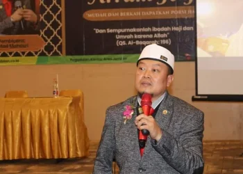 Mahasri Selaku Kabag Humas dan Protokoler PT Pegadaian Kanwil XII Surabaya saat ditemui oleh awak media pada seminar Arrum Haji, Kamis (30/3/2023).