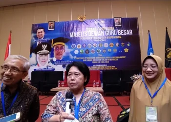 Ketua Majelis Dewan Guru Besar Perguruan Tinggi Negeri Badan Hukum, Prof Harkristuti Harkrisnowo, saat diwawancara terkait pergeseran pemberian gelar profesor kehormatan. Mereka meminta aturan syaratnya dikaji ulang.