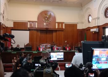 Proses sidang Bambang Sidiq, Eks Kasat Samapta Polres Malang, Terdakwa Kasus Kanjuruhan Divonis Bebas pada Kamis (16/3).