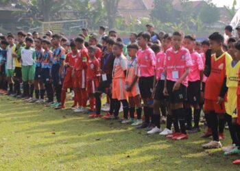 Tim sepak bola SD dalam Kejuaraan sepak bola SD Piala Bupati Malang