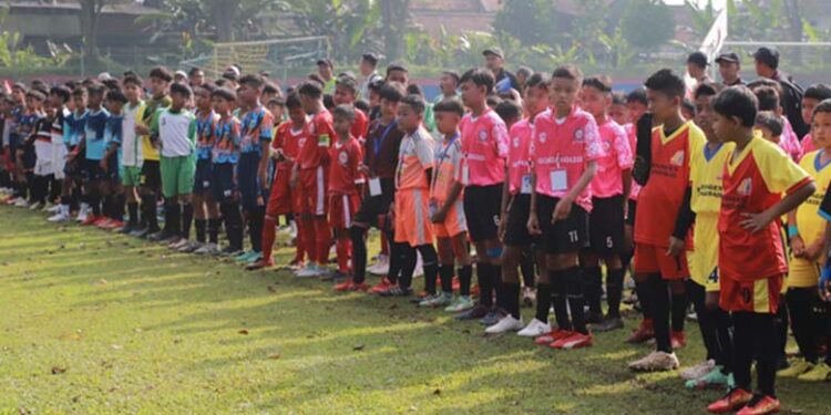 Tim sepak bola SD dalam Kejuaraan sepak bola SD Piala Bupati Malang