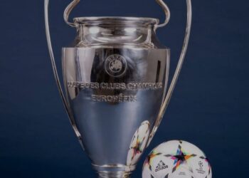Trofi Liga Champions atau UEFA Champions League (UCL).