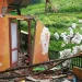 Keretakan parah akibat pergerakan tanah merembet hingga bagian atap, dinding hingga lantai bangunan sekolah SD Satu Atap Gunungsari Kota Batu. Nasibnya masih belum jelas hingga kini.