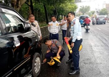 Dishub Kota Malang mulai mengintensifkan penertiban parkir liar di sejumlah titik Kota Malang yang kerap menjadi biang kemacetan, Kamis (2/3/2023).