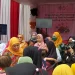 Gubernur Jatim Khofifah Indar Parawansa saat mengunjungi balita penderita stunting di Instalasi Gizi RSUD Karsa Husada Kota Batu.
