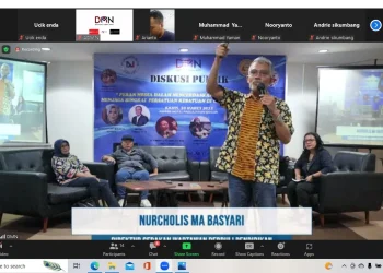 Nurcholis MA Basyari, Direktur Gerakan Wartawan Peduli Pendidikan, saat memaparkan materi.