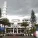Masjid Putih Darussholihin, masjid yang pernah viral karena memampang reklame besar bahwa 'Masjid Ini Dijual'.