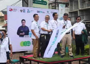 Pemberangkatan peserta mudik gratis BUMN 2023 oleh Pegadaian Kanwil 12 Surabaya, Senin (17/04/2023).