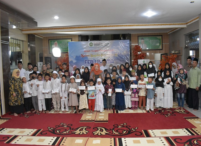 Acara peringatan Nuzulul Quran FEB Unisma bersama anak yatim dan duafa. 