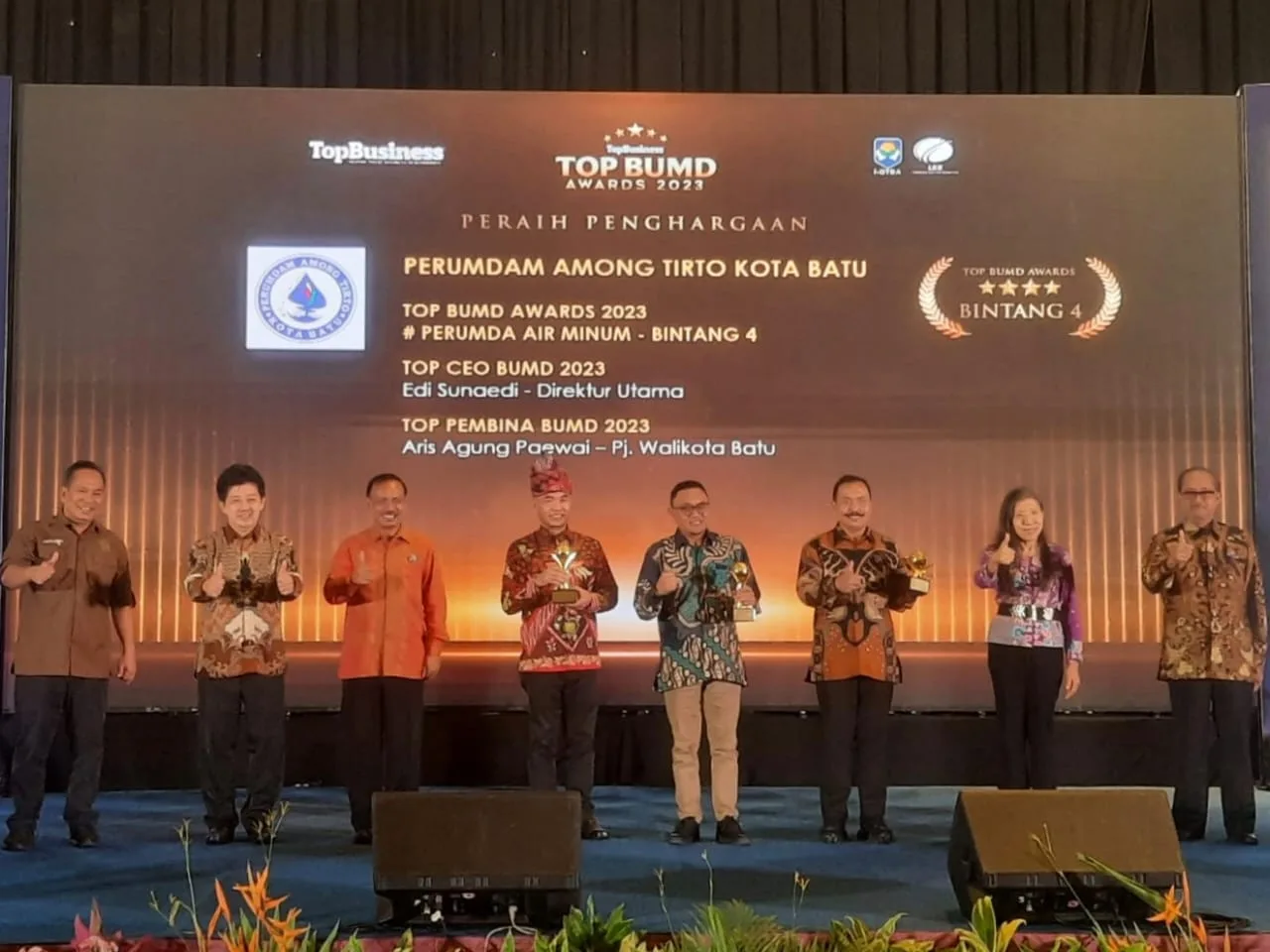 Perumdam Among Tirto Kota Batu menyabet 3 penghargaan sekaligus yakni TOP Sektor BUMD Bintang 4, TOP CEO BUMD dan TOP Pembina BUMD 2023.