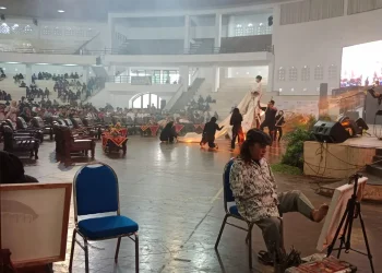 Penampilan seni teater oleh mahasiswa UMM dan seni lukis oleh alumni UMM (14/04/2023).
