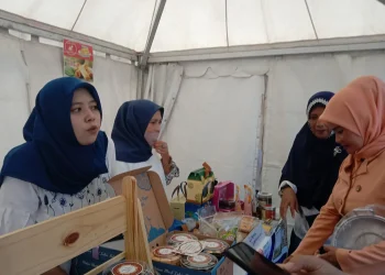Sintya, Pengusaha kue kering binaan UMKM Diskopindag Kota Malang.