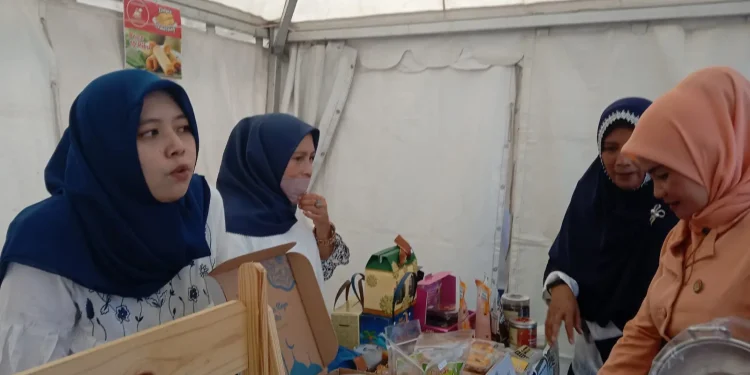 Sintya, Pengusaha kue kering binaan UMKM Diskopindag Kota Malang.
