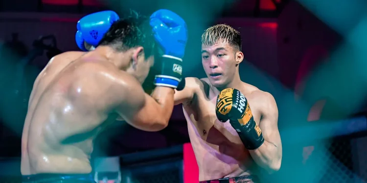 Heza Arianto (kanan), atlet MMA asal Kota Malang mengembangkan bakat di MMA Fight Academy, California, Amerika Serikat.