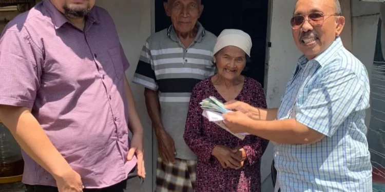 Senyum Kakek Satirun Jelang Lebaran
