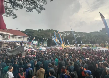 Aksi mahasiswa di gedung DPRD Kota Malang, terkait uu Ciptaker