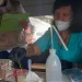 Petugas BPOM Surabaya uji sampel makanan