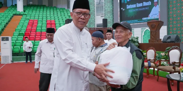 Yayasan Unisma beri santunan ratusan kaum Dhuafa