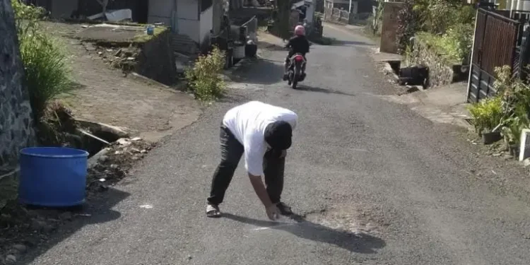 PUPR Kota Batu Tandai lubang di jalur alternatif wukir