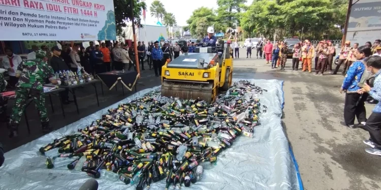 Polres Batu musnahkan miras