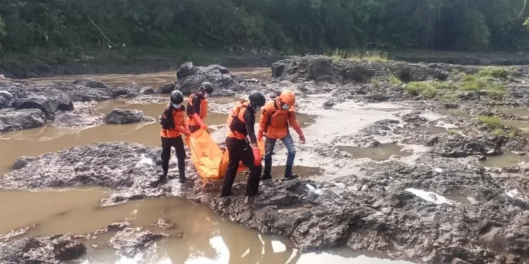 Pencari biawak ditemukan tewas di sungai Brantas