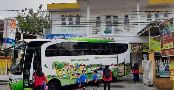 Bus sekolah gratis