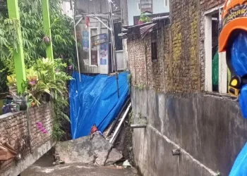 Terdampak longsor