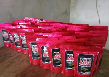 Kopi bubuk produk petani kopi di Desa Jambuwer, Kecamatan Kromengan yang berada di lereng Gunung Kawi.