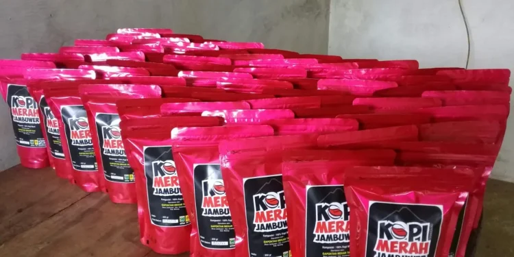Kopi bubuk produk petani kopi di Desa Jambuwer, Kecamatan Kromengan yang berada di lereng Gunung Kawi.