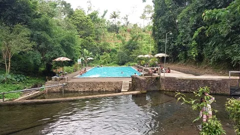 Kolam renang dewasa yang ada di Wisata Air Religi Umbulrejo.