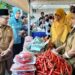 Wali Kota Malang, Sutiaji meninjau Pasar Murah di Balai Kartini Kota Malang.