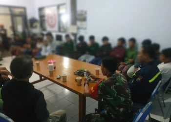 Sejumlah anak dikumpulkan di Kelurahan Samaan pasca viralnya prank pocong di TPU Samaan, Kota Malang.