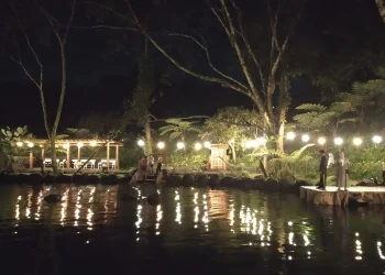 Suasana syahdu di Telaga Madiredo yang akan membuat malam ramadan anda istimewa.