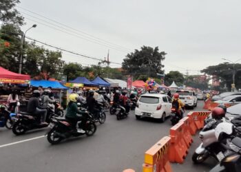 Suasana Berburu Stand Takjil di daerah Soekarno Hatta Malang
