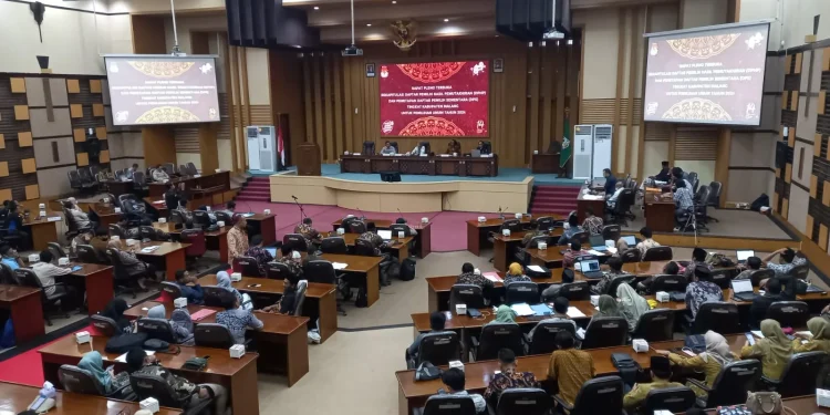 Rapat pleno rekapitulasi DPHP dan penetapan DPS di Kabupaten Malang.