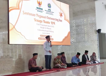 Ketua UPZ Masjid Al-Hikmah UM Dr. Ahmad Munjin Nasih, memberikan sambutan.