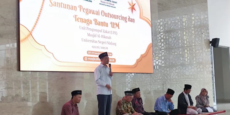 Ketua UPZ Masjid Al-Hikmah UM Dr. Ahmad Munjin Nasih, memberikan sambutan.