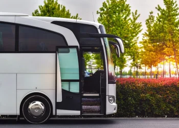 Harga tiket dan rekomendasi bus Jakarta Malang.