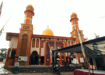 Penampakan terkini Masjid Al-Mukhlisin yang sudah mengalami renovasi hingga empat kali sejak berdiri pada 1831 Masehi.
