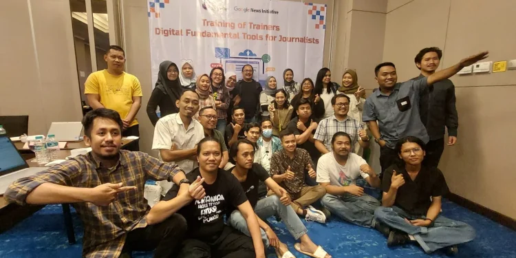Lizya Kristanti bersama para peserta lain saat mengikuti program Aliansi Jurnalis Independen (AJI).