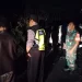 Petugas saat melakukan evakuasi di TKP.